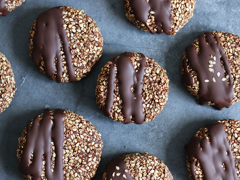 Chocolate Date Sesame Cookies | Bake to the roots