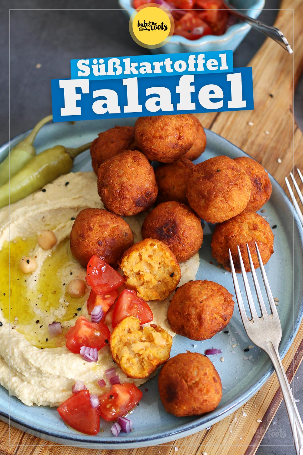 Süßkartoffel Falafel mit Hummus & Tomatensalat | Bake to the roots