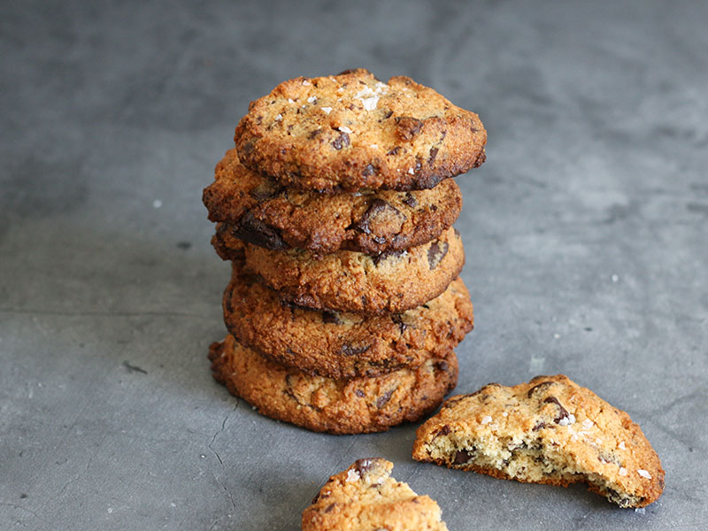 Gluten-Free Salted Chocolate Chip Cookies | Bake to the roots