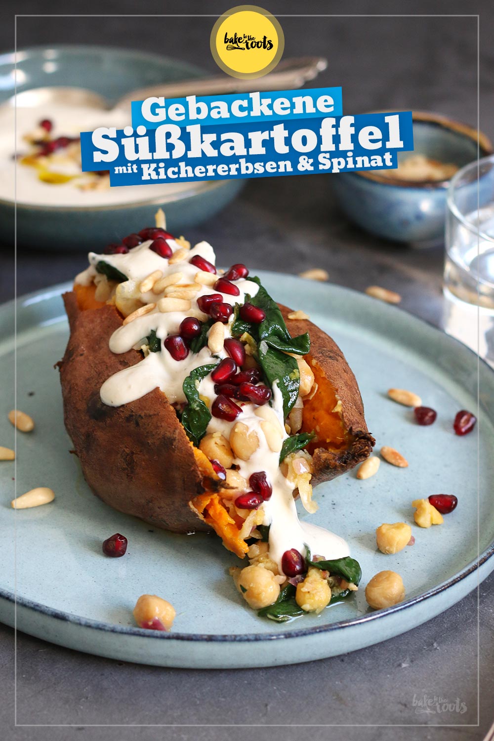 Gebackene Süßkartoffel mit Kichererbsen, Spinat & Tahini Sauce | Bake to the roots