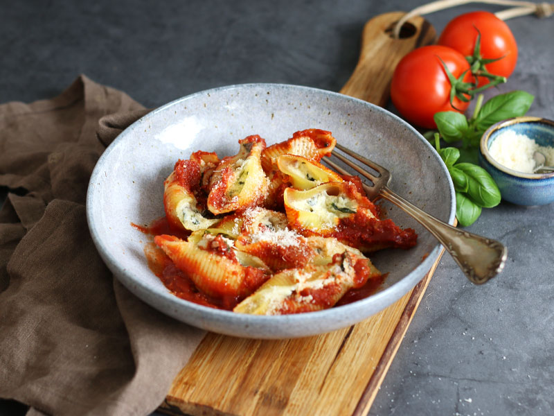 Spinach and Ricotta Stuffed Pasta Shells | Bake to the roots