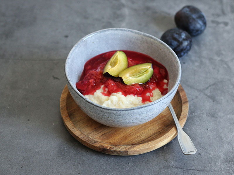Milchreis mit Zwetschgenröster | Bake to the roots