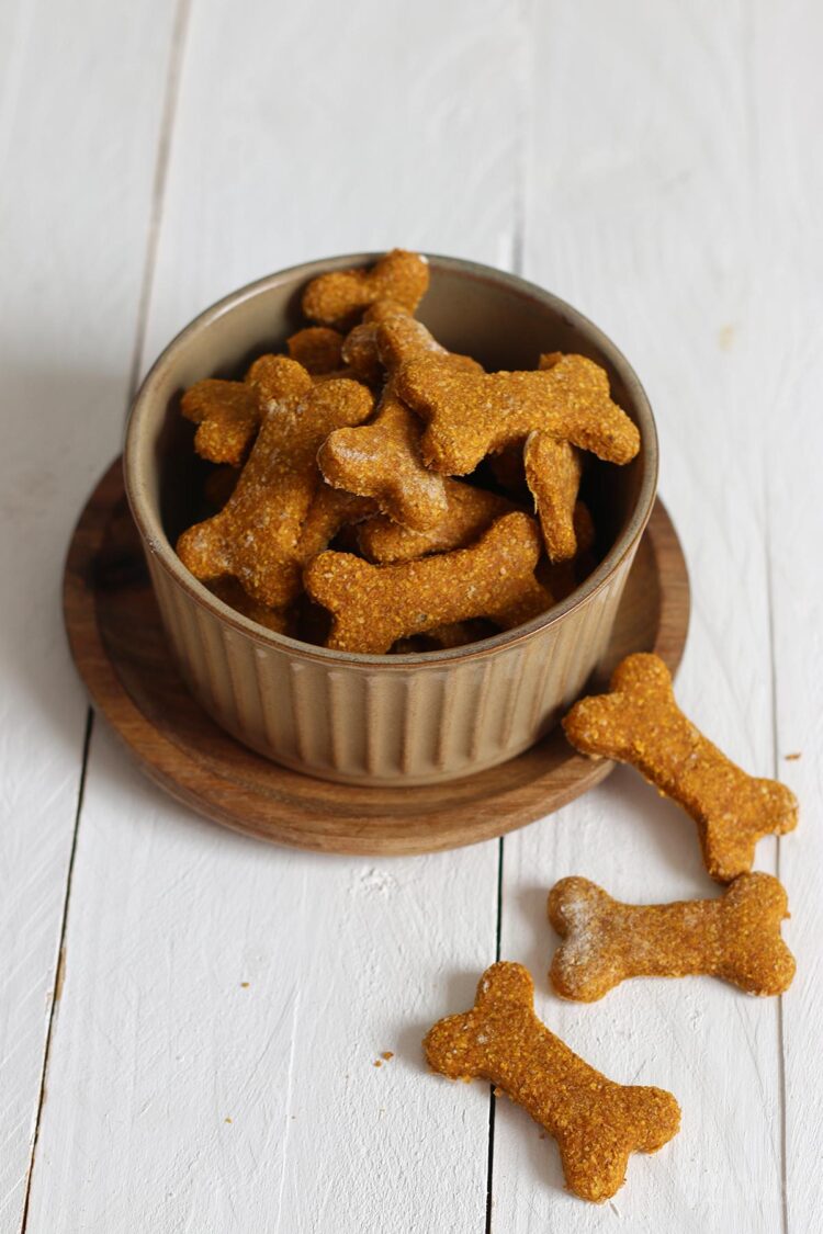 Hundekekse mit Karotten und Kartoffeln | Bake to the roots