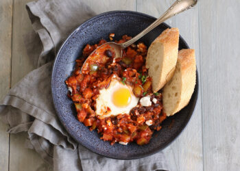 Shakshuka mit Schwarzen Bohnen | Bake to the roots