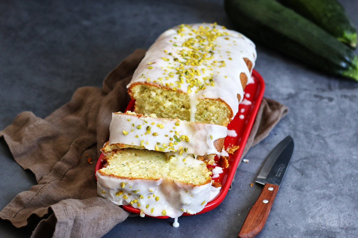 Zucchini Kastenkuchen (zuckerreduziert) | Bake to the roots