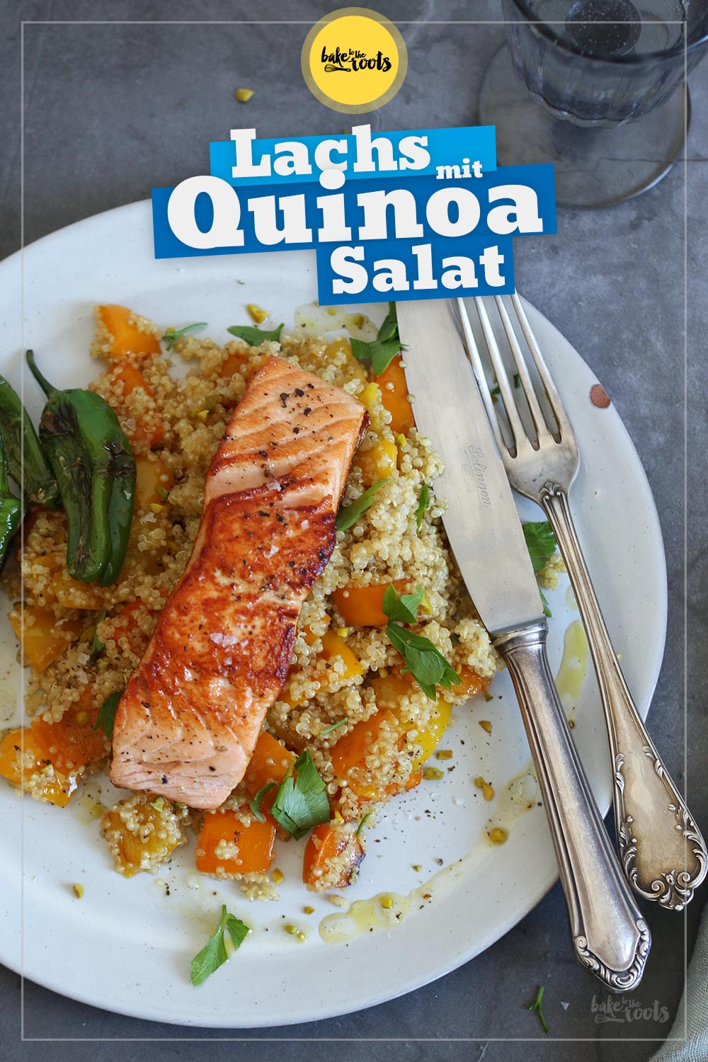 Lachs mit gerösteter Paprika & Quinoa Salat | Bake to the roots
