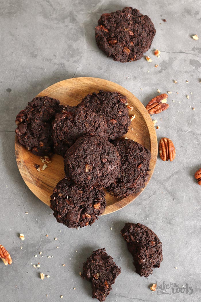 Avocado Pecan Chocolate Cookies | Bake to the roots