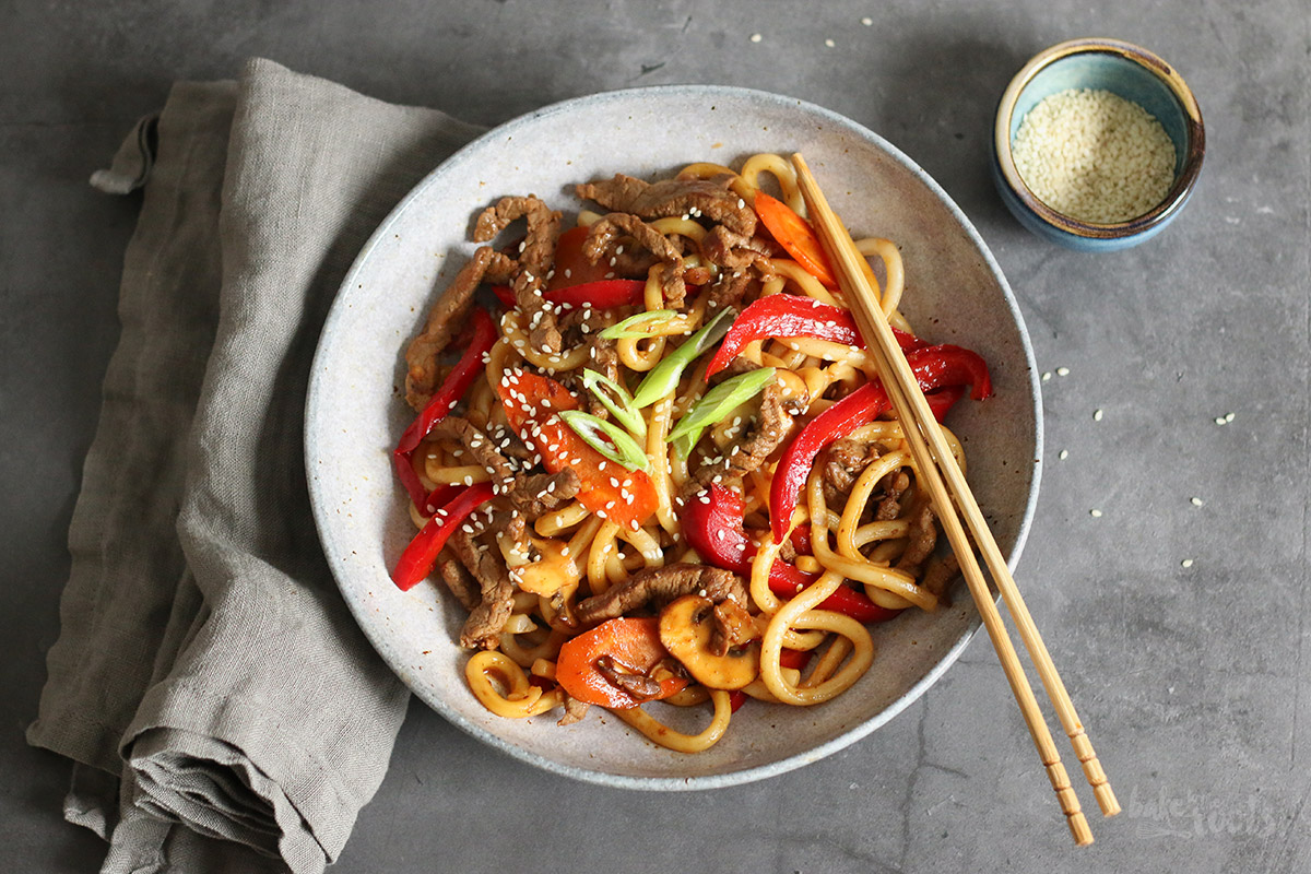 Asiatische Udon Rindfleischpfanne | Bake to the roots