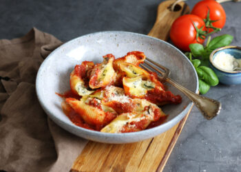 Spinach & Ricotta Stuffed Pasta Shells | Bake to the roots
