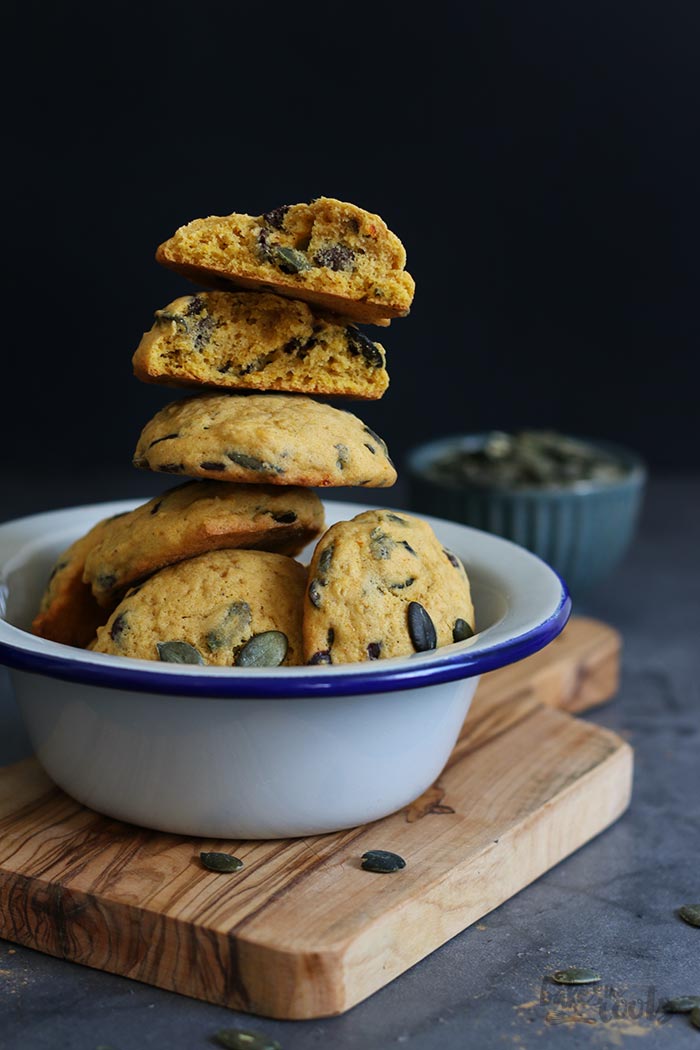 Pumpkin Chocolate Chip Cookies | Bake to the roots