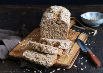 Einfaches Vollkorn Dinkel Hafer Brot | Bake to the roots