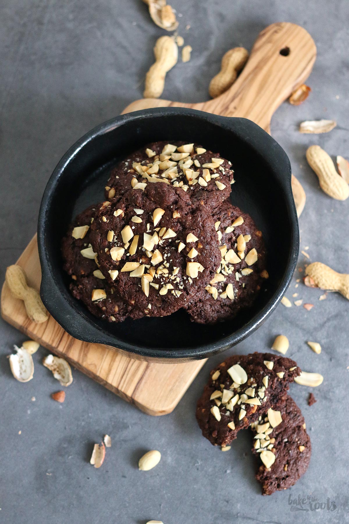 Vegan Peanut Butter Chocolate Fudge Cookies | Bake to the roots