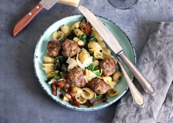Pasta with Meatballs, Mushrooms & Kale | Bake to the roots
