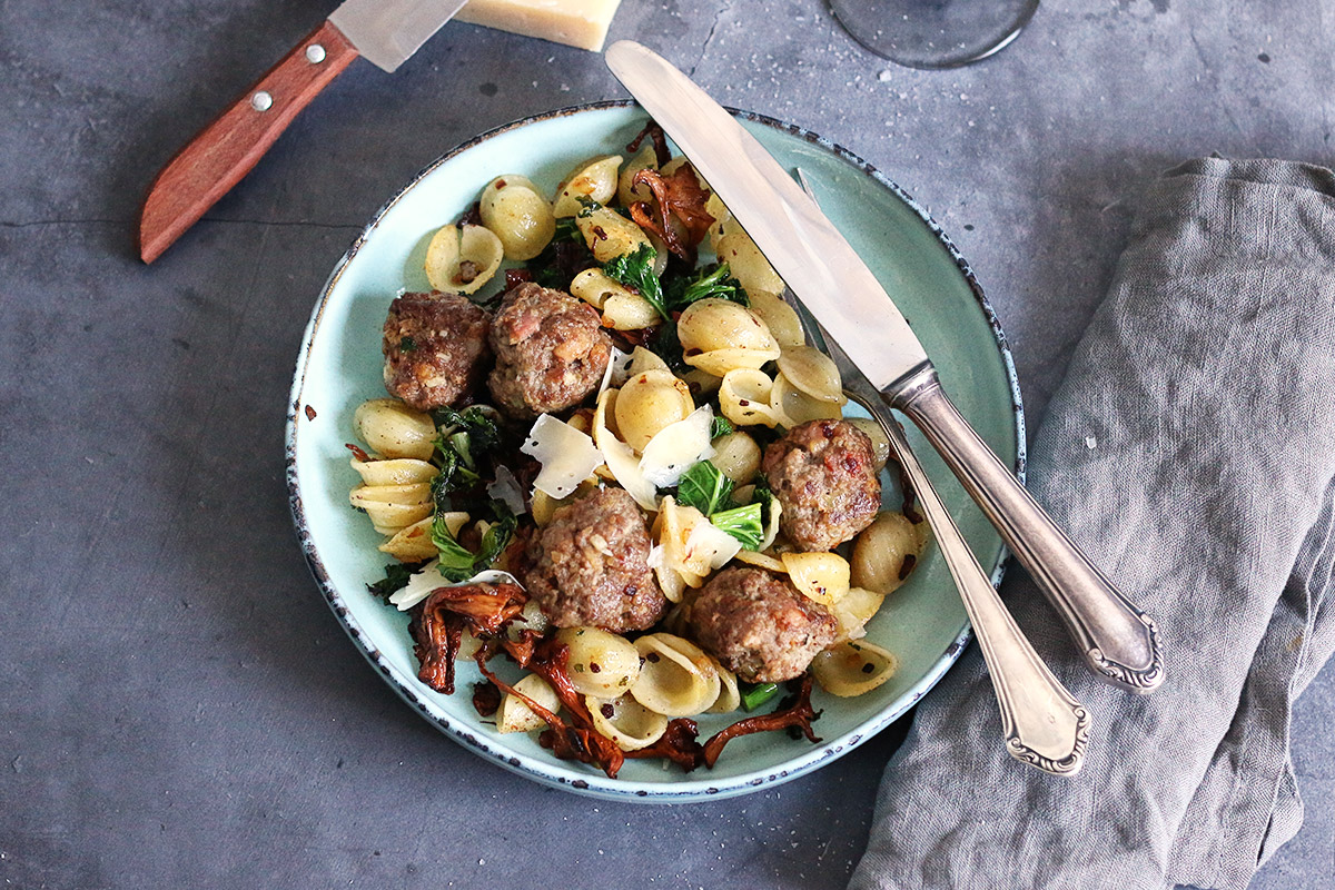 Pasta with Meatballs, Mushrooms & Kale | Bake to the roots