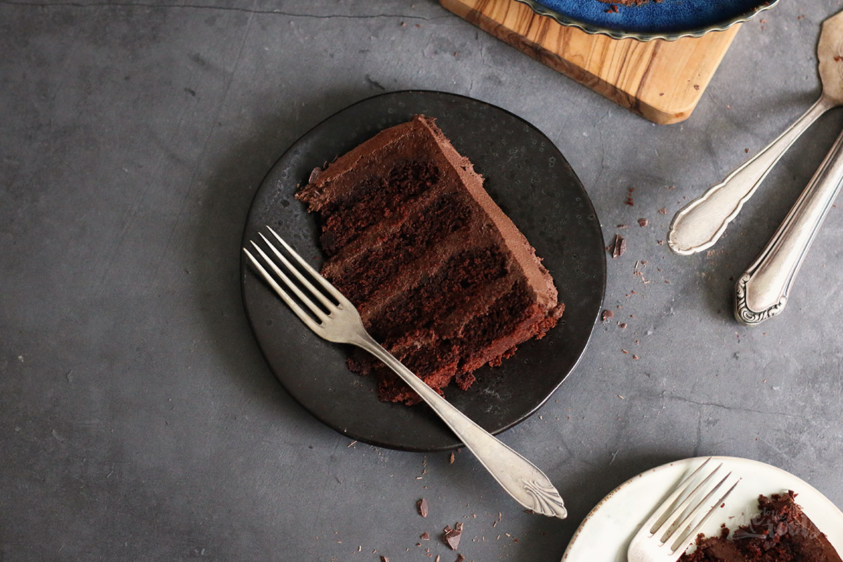 Vegan Chocolate Bomb Cake | Bake to the roots
