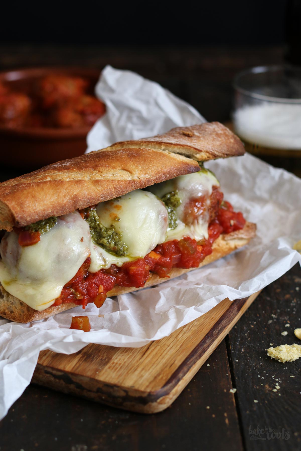 Meatball Sandwiches (Subs) mit Tomatensoße und Pesto | Bake to the roots