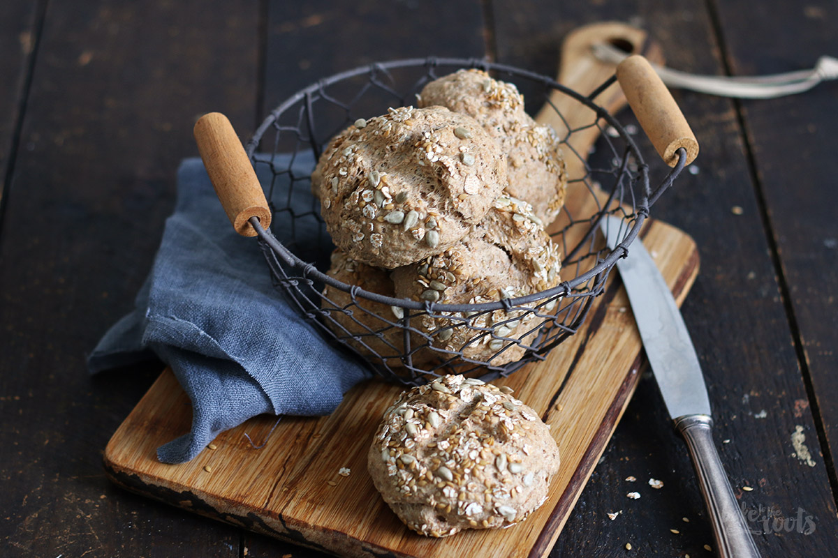 Einfache Vollkorn Joghurt Brötchen | Bake to the roots
