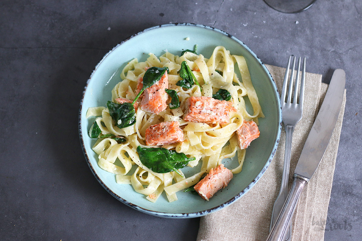 Tagliatelle with Salmon & Spinach | Bake to the roots