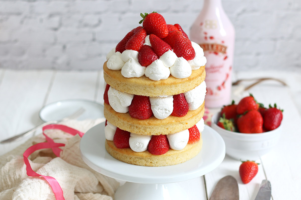 Japanese Strawberry Shortcake - Drive Me Hungry