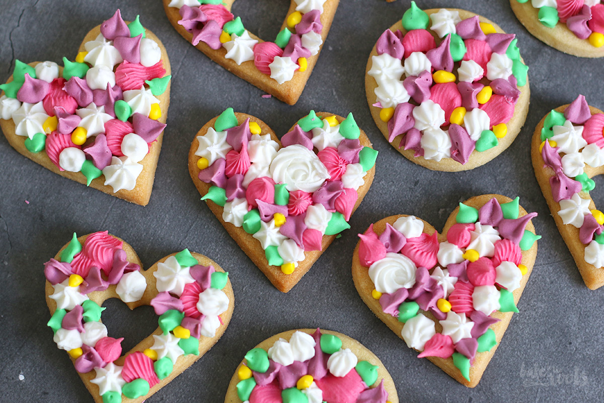 Mother's Day Floral Cookies | Bake to the roots