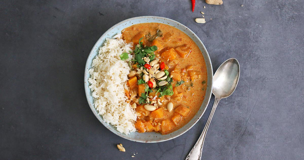 Rotes Thai Kürbis &amp; Erdnuss Curry (Vegan) | Bake to the roots