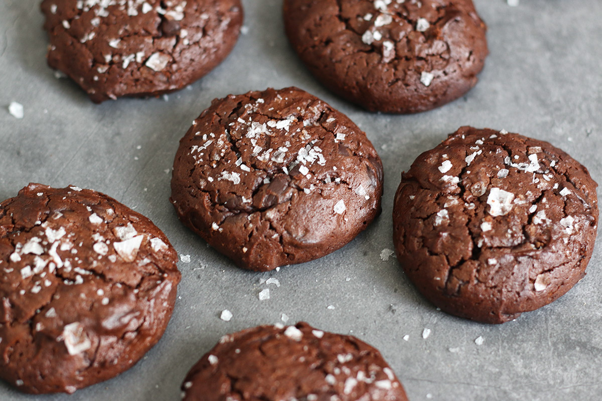 Salted Brownie Chocolate Chip Cookies | Bake to the roots
