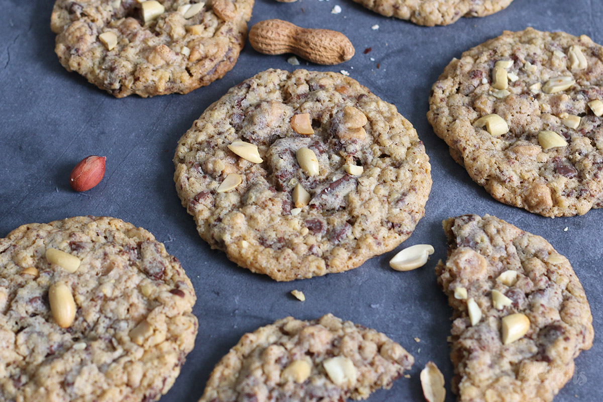 Oatmeal Peanut Chocolate Chip Cookies | Bake to the roots