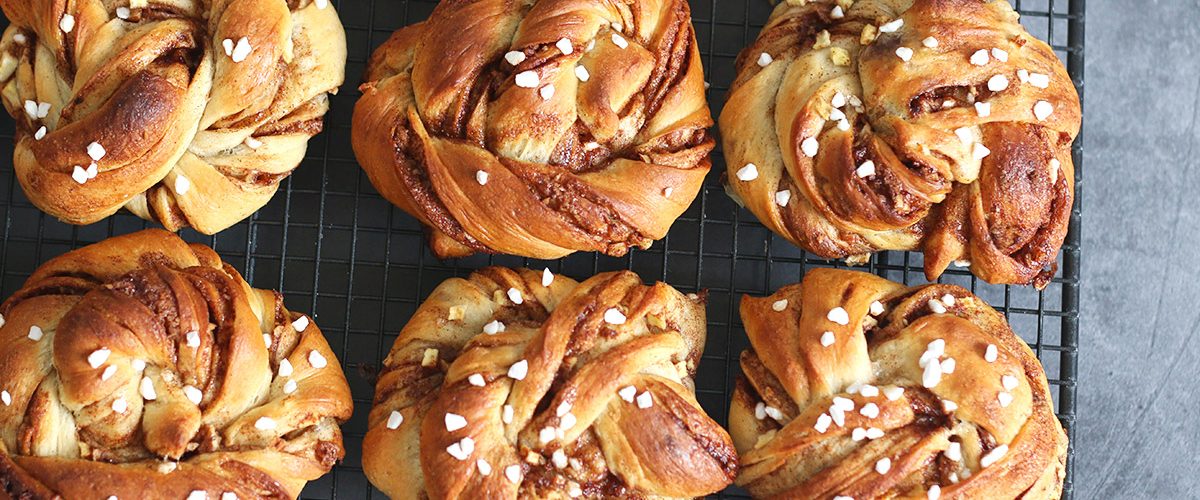 Vegan Swedish Apple Pecan Cinnamon Rolls (Kanelbullar) | Bake to the roots