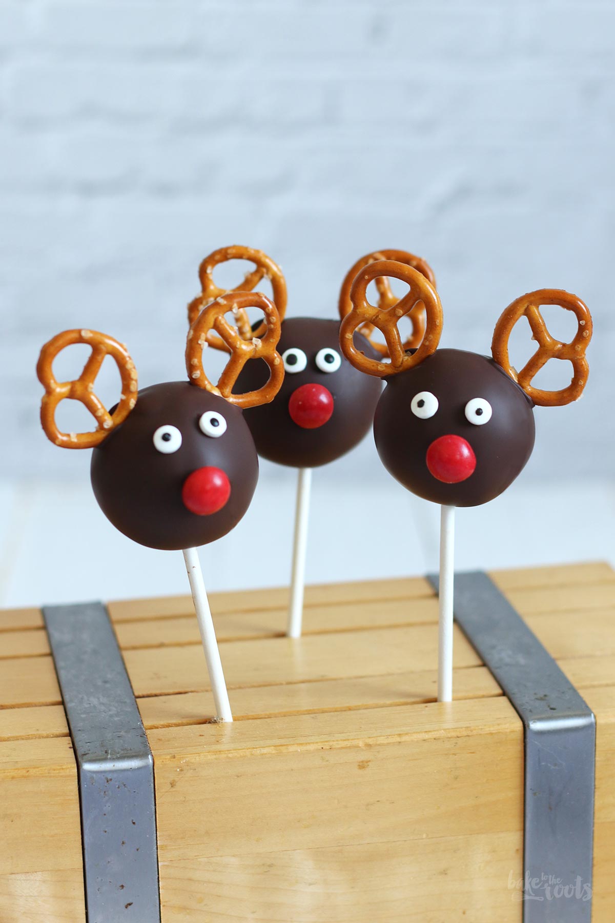 Brownie Reindeer Cake Pops | Bake to the roots
