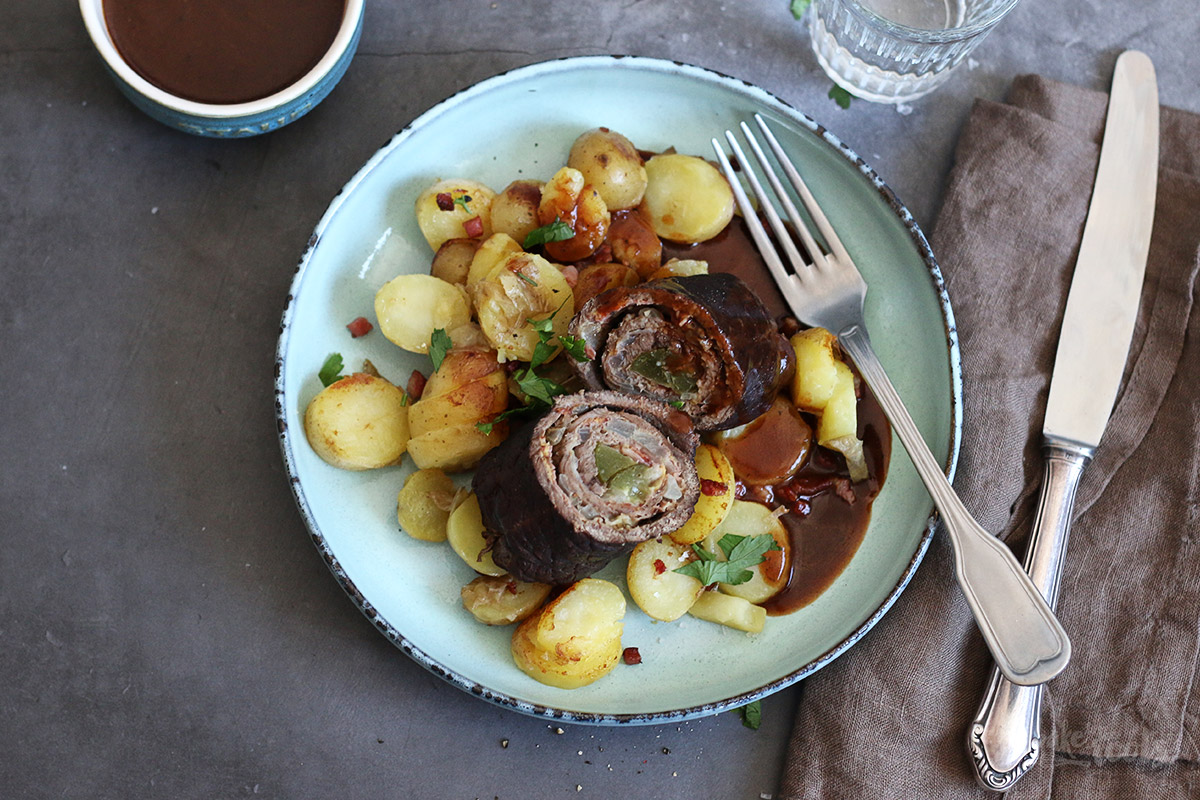 Rinderrouladen à la Mama mit Bratkartoffeln | Bake to the roots