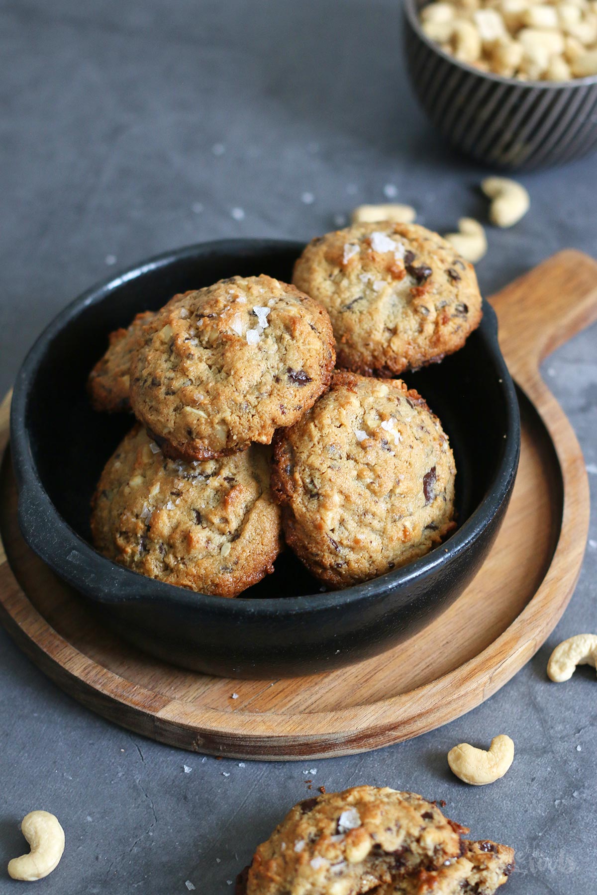 Vegan Cashew Chocolate Chip Cookies | Bake to the roots