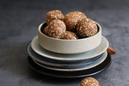 Vegan Cinnamon Energy Balls | Bake to the roots