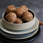 Vegan Cinnamon Energy Balls | Bake to the roots