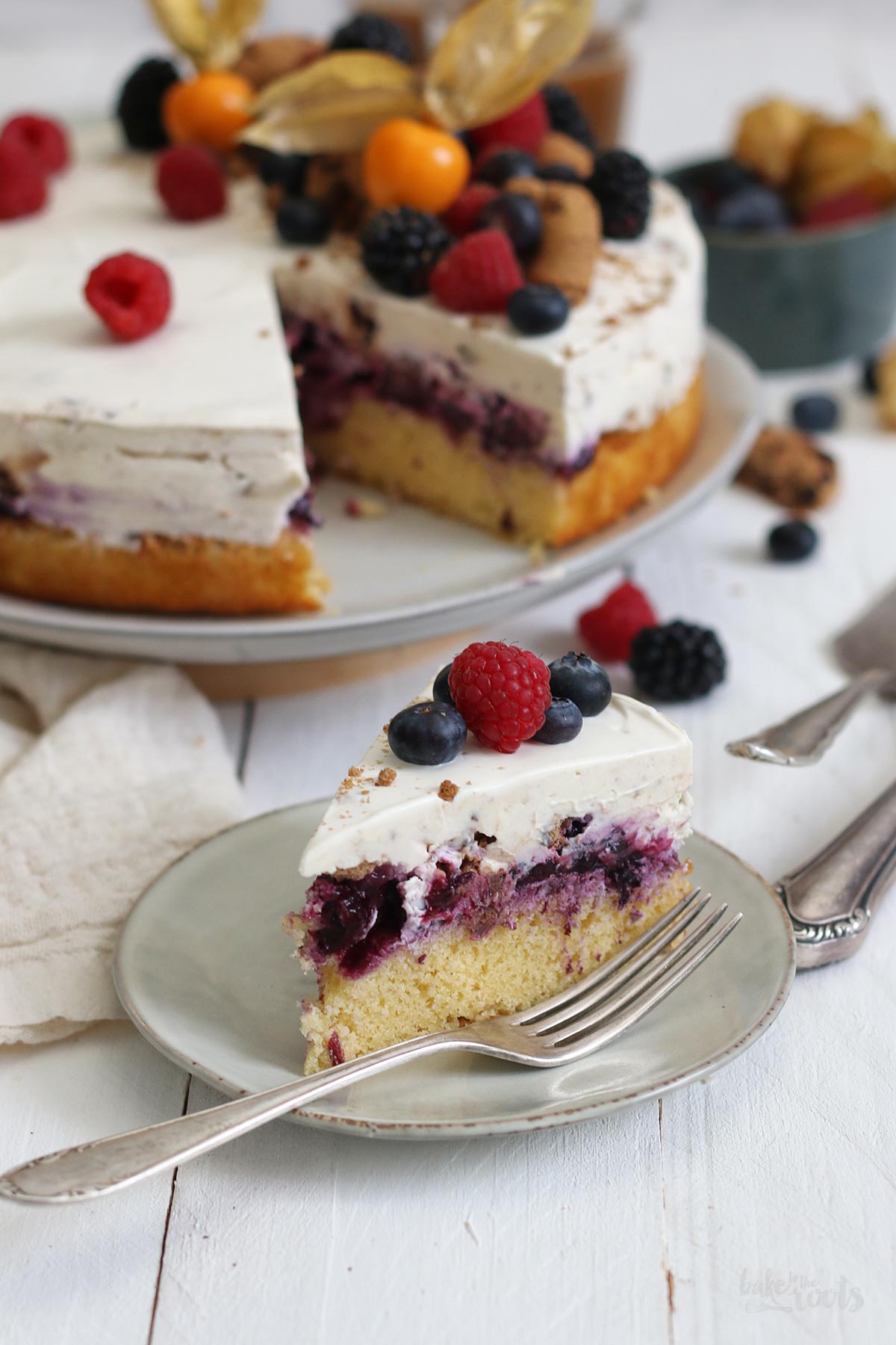 Einfache Mascarpone Torte mit Obstresten & Cookie Crunch | Bake to the roots