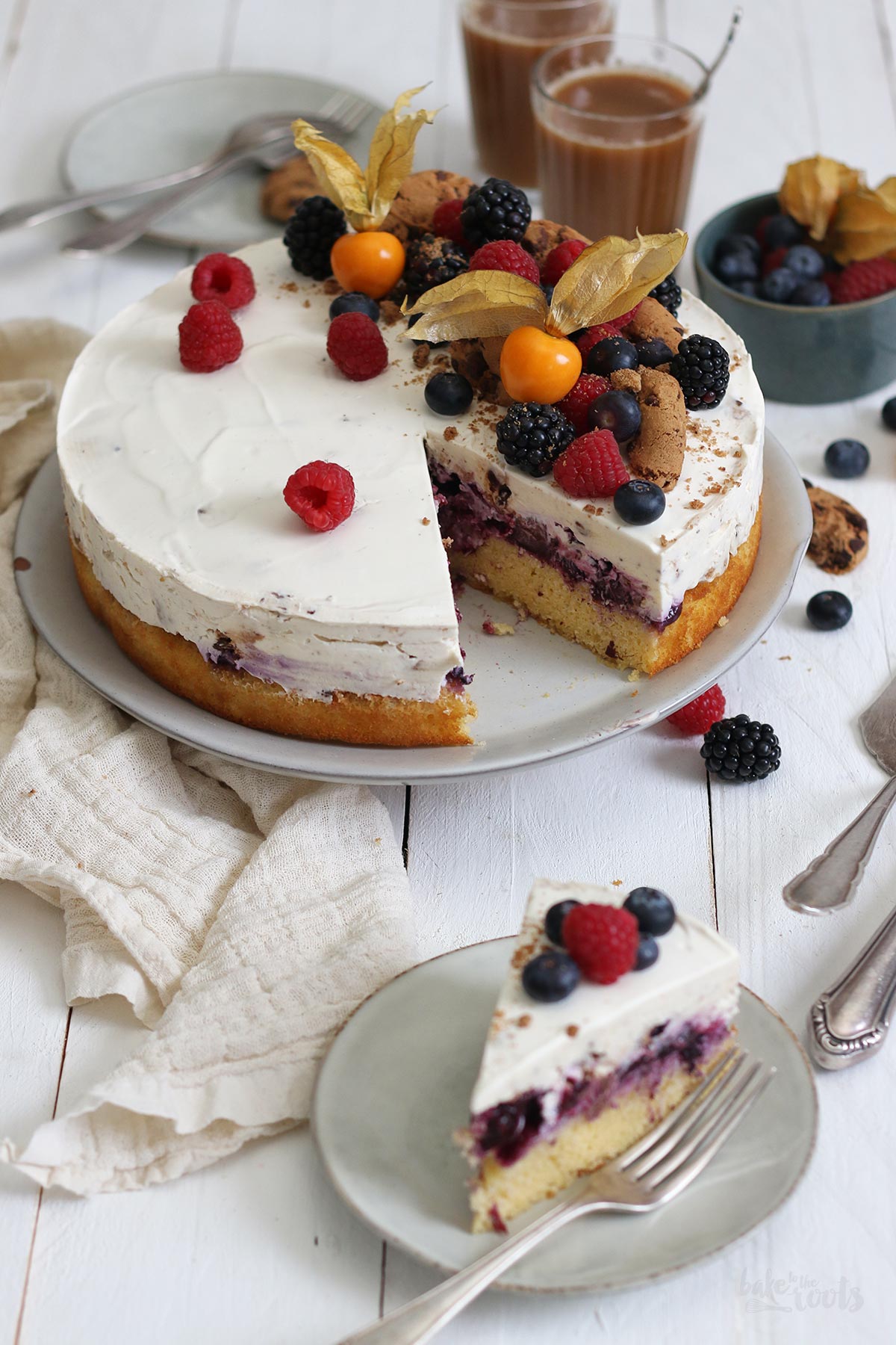 Einfache Mascarpone Torte mit Obstresten & Cookie Crunch | Bake to the roots