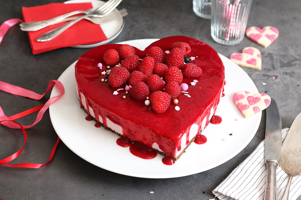 No Bake Raspberry Cheesecake Heart | Bake to the roots
