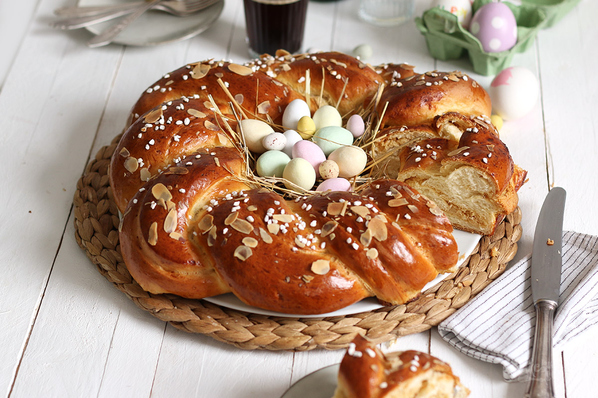 Marzipan Oster Hefekranz | Bake to the roots