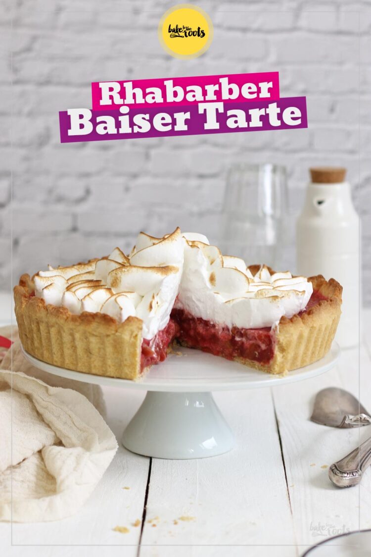 Flambierte Rhabarber Baiser Tarte | Bake to the roots
