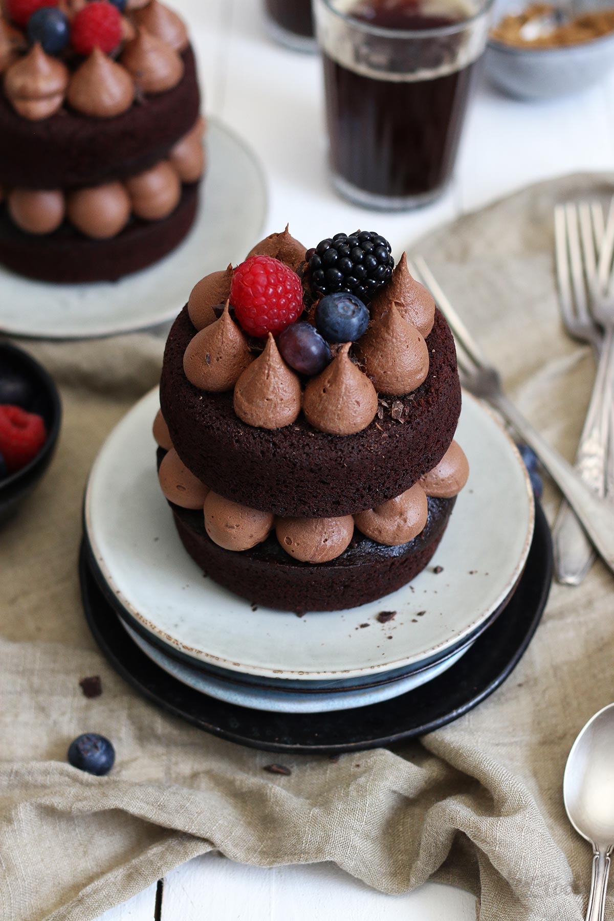 Einfache Mini Schokoladenkuchen (mit Beeren) | Bake to the roots