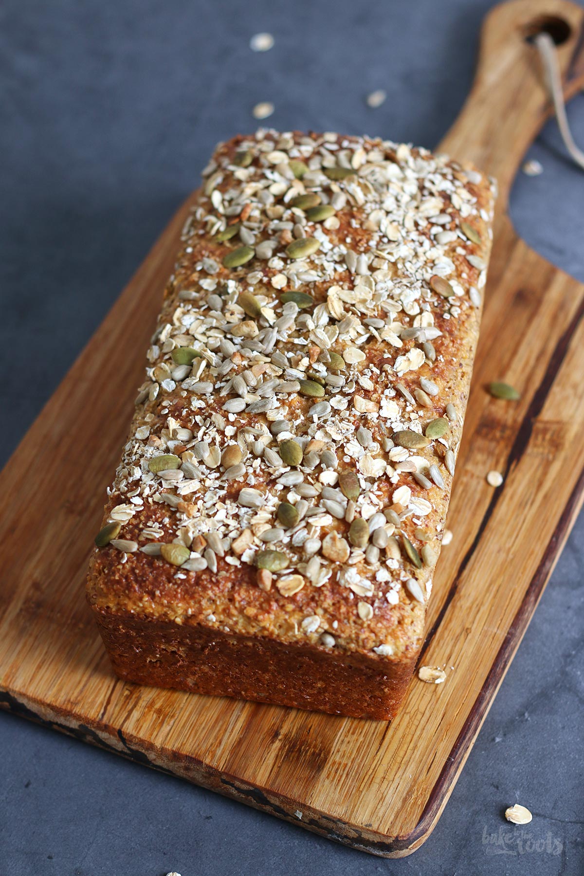 Low-Carb Brot mit Saaten (ohne Mehl) | Bake to the roots