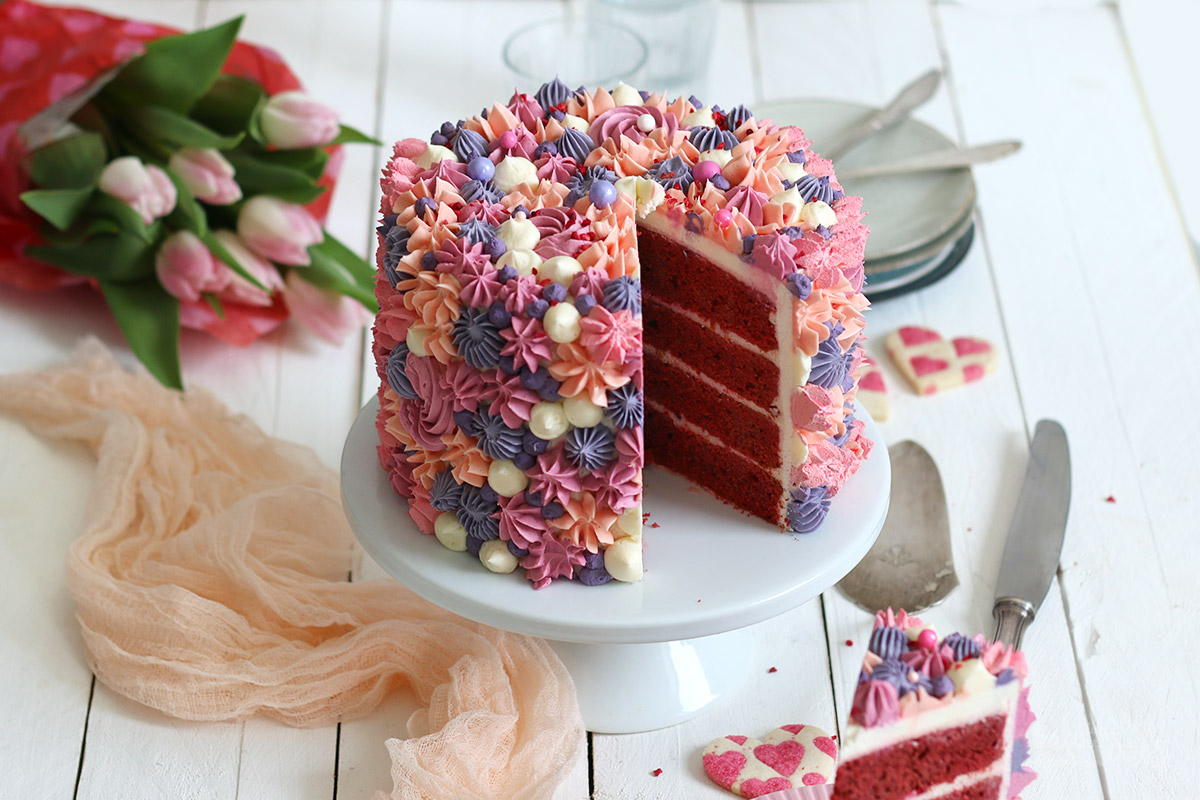 Valentine's Day Cake - Baking with Blondie