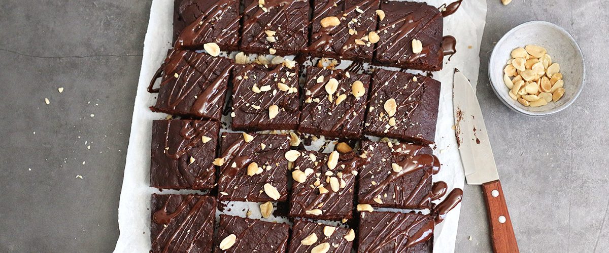 Easy Peasy Vegan Brownies | Bake to the roots