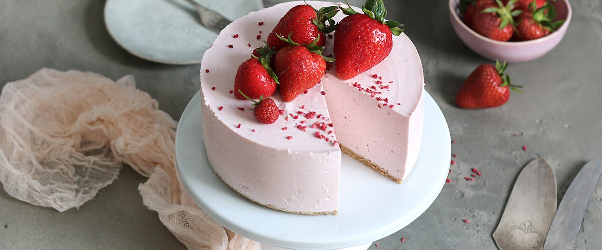 No-Bak Strawberry Mousse Cheesecake | Bake to the roots