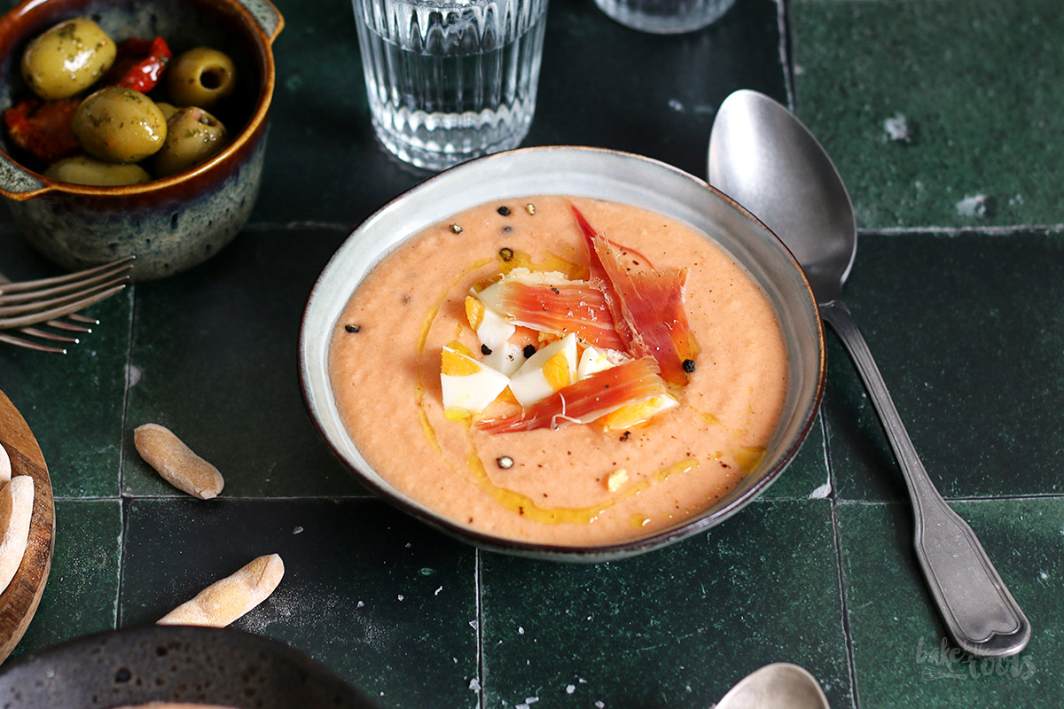 Salmorejo Cordobés – Spanish Tomato & Bread Soup | Bake to the roots