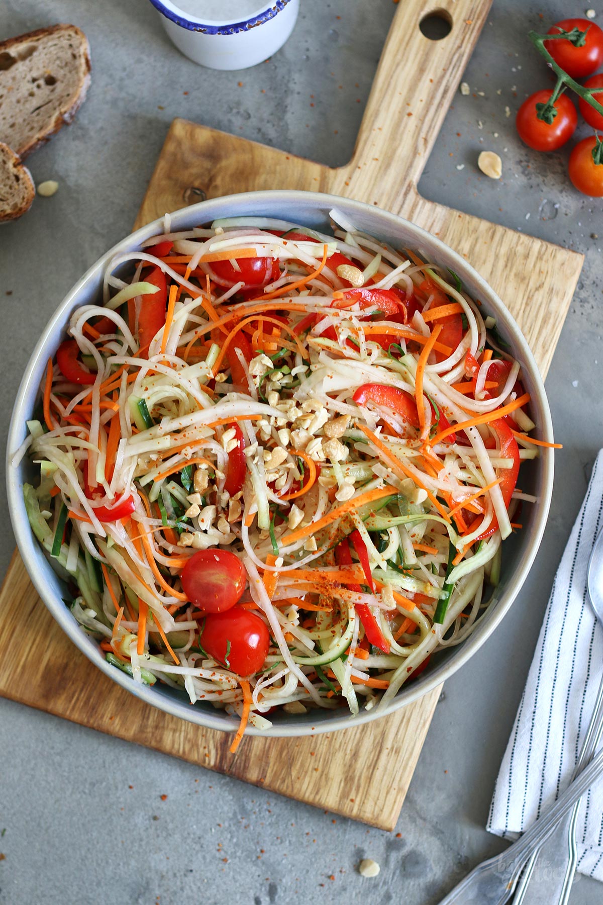 Kohlrabi Rohkost Salat Thai Style | Bake to the roots