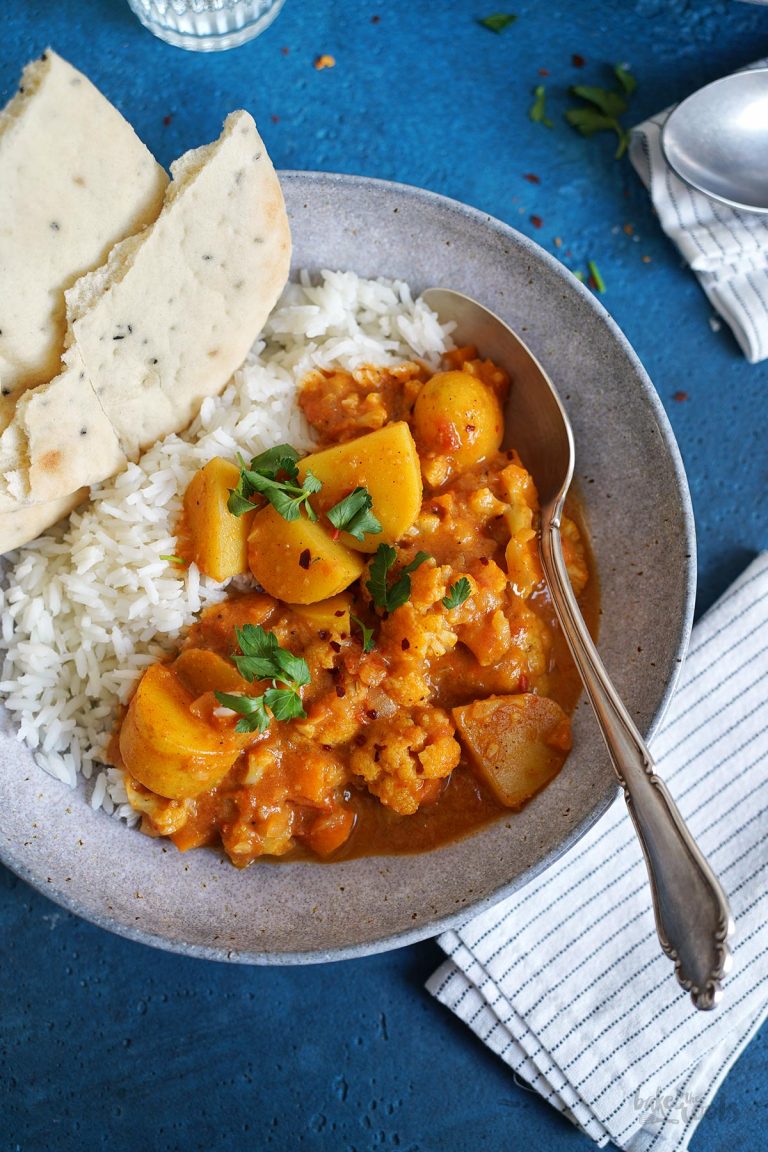 Vegan Potato & Cauliflower Curry | Bake to the roots