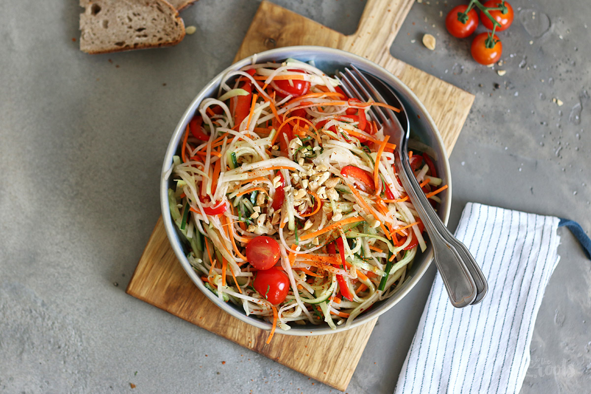 Kohlrabi Rohkost Salat Thai Style | Bake to the roots