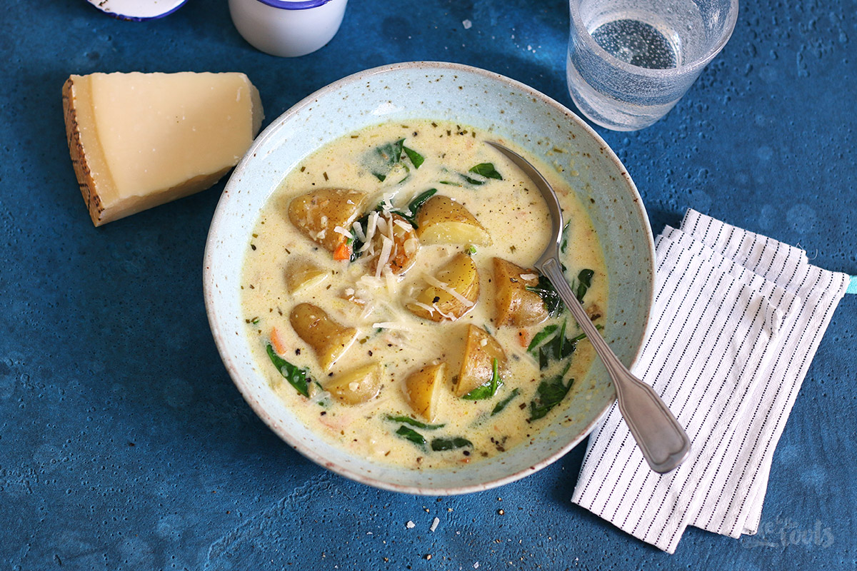 Cremige (Brat-) Kartoffelsuppe mit Spinat | Bake to the roots