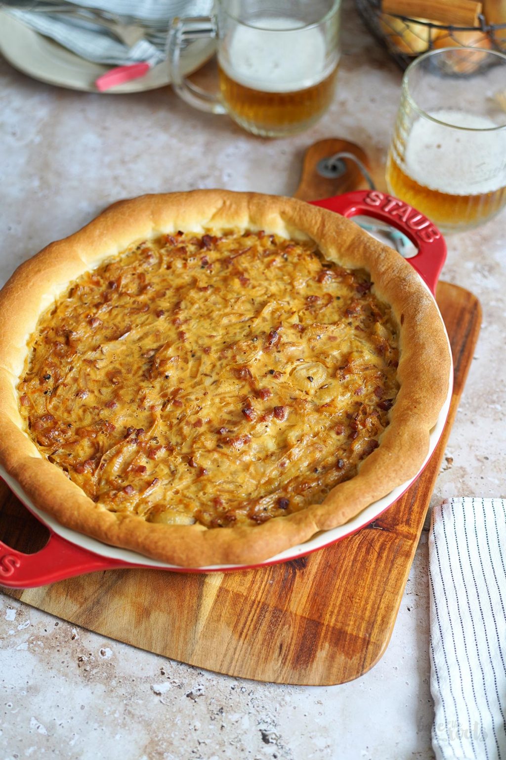 Zwiebelkuchen mit Hefeteig | Bake to the roots