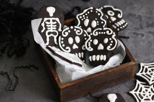 Halloween Black & White Cookies | Bake to the roots